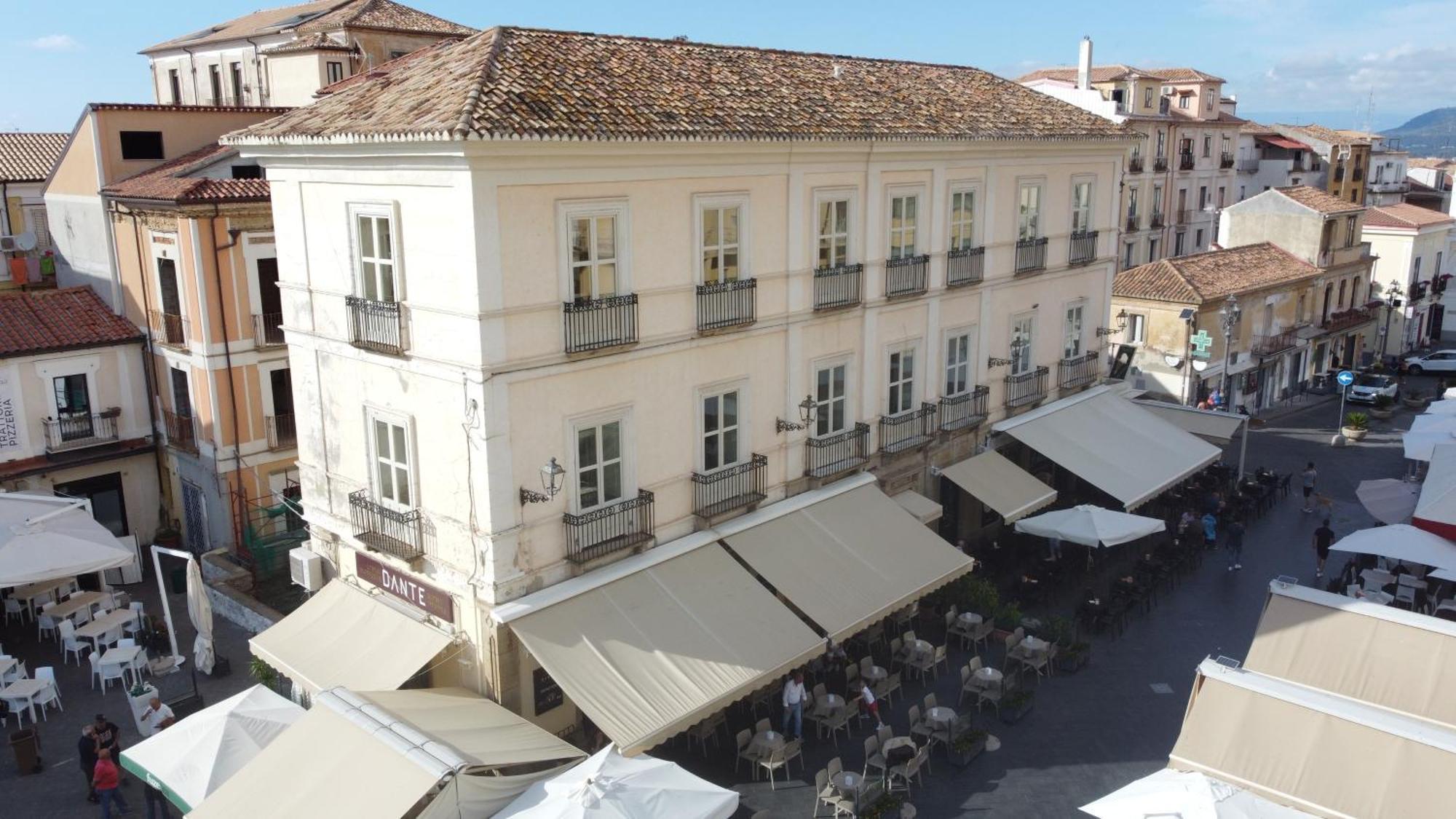 Hotel Della Piazza Піццо Екстер'єр фото