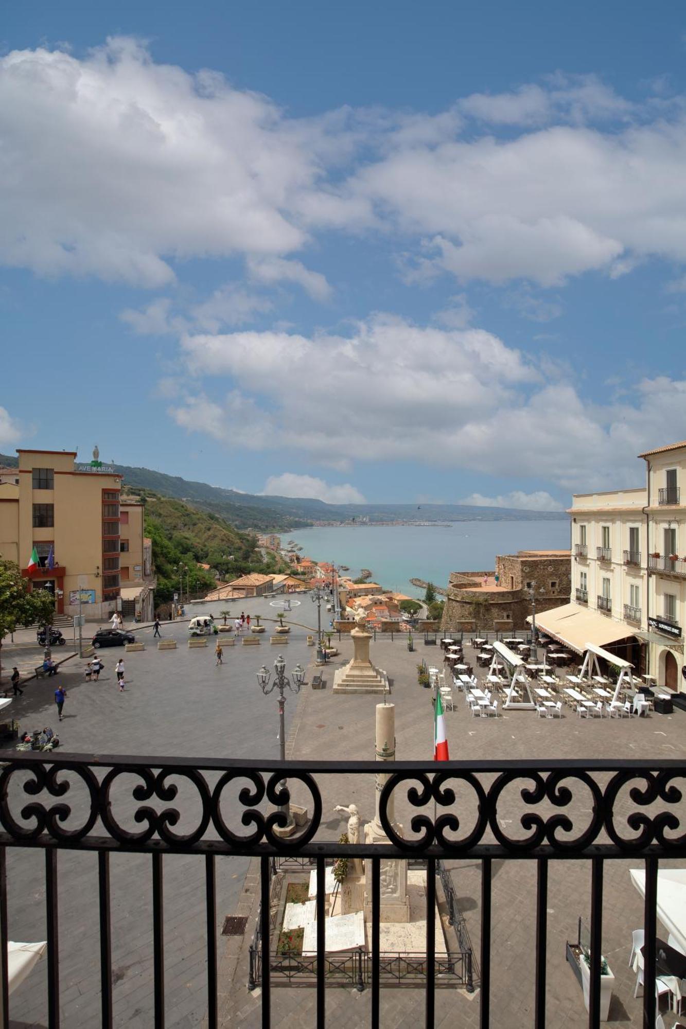 Hotel Della Piazza Піццо Екстер'єр фото