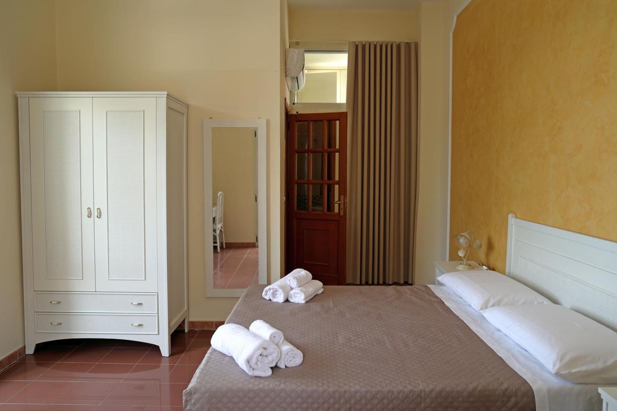 Hotel Della Piazza Піццо Екстер'єр фото
