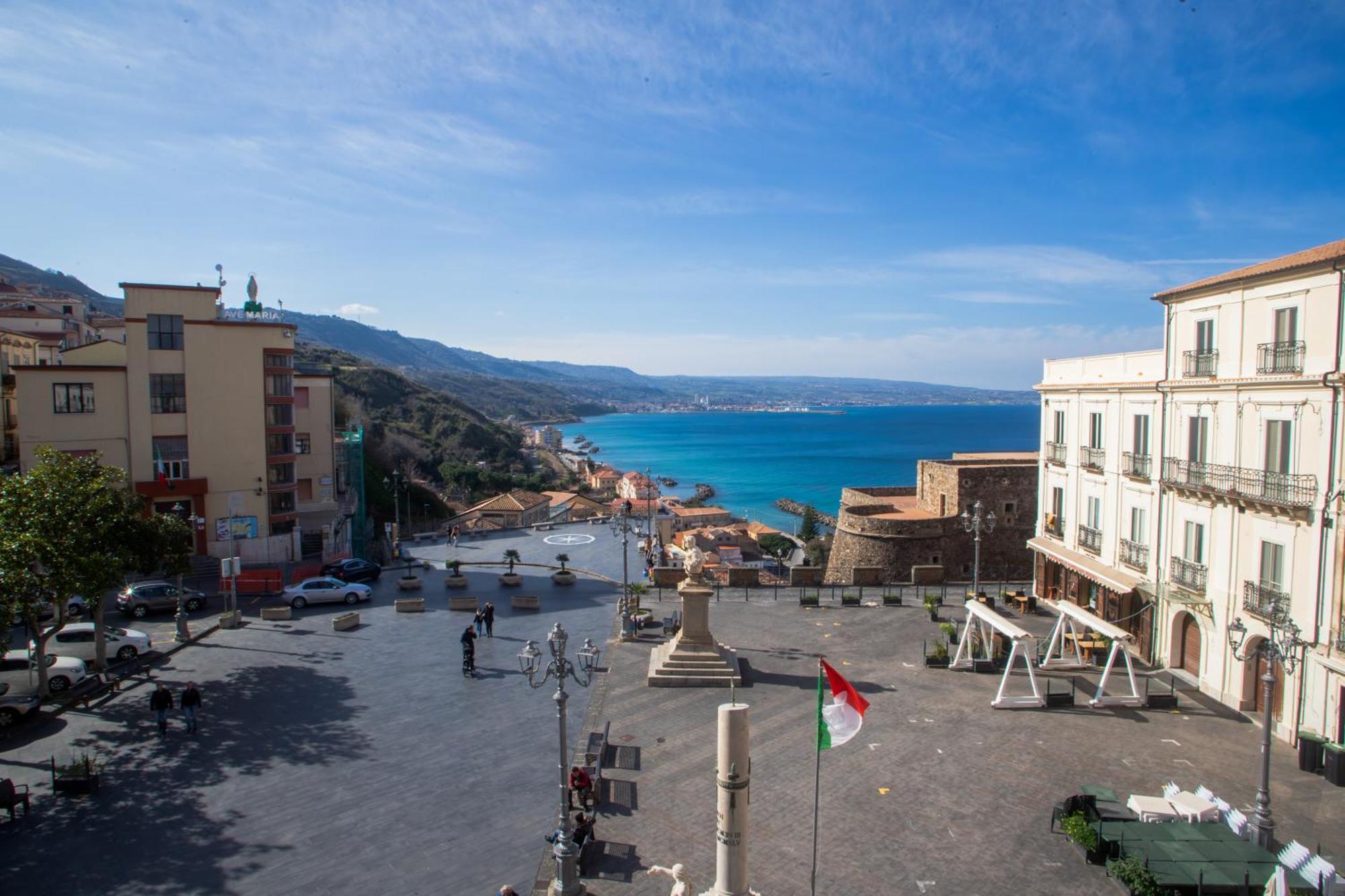 Hotel Della Piazza Піццо Екстер'єр фото